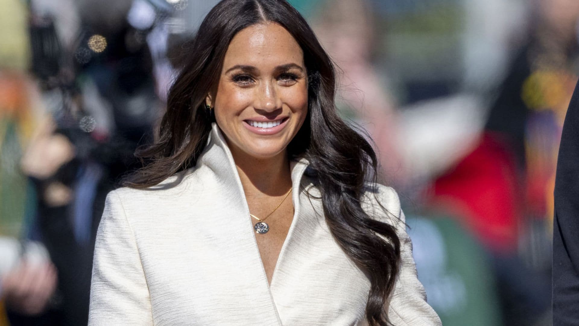 El maratón de estilo de Meghan Markle con impresionantes joyas y la influencia de Kate