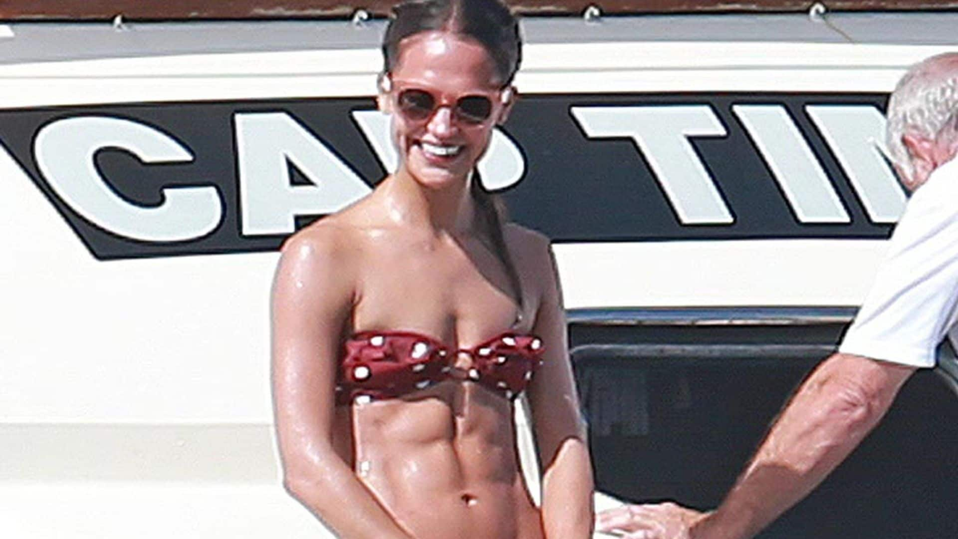 Michael Fassbender y Alicia Vikander, una pareja de 'cuerpos 10' de vacaciones en Formentera