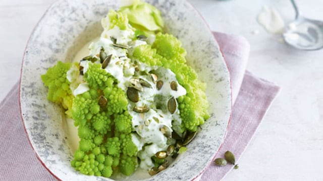 romanesco salsa queso pipas