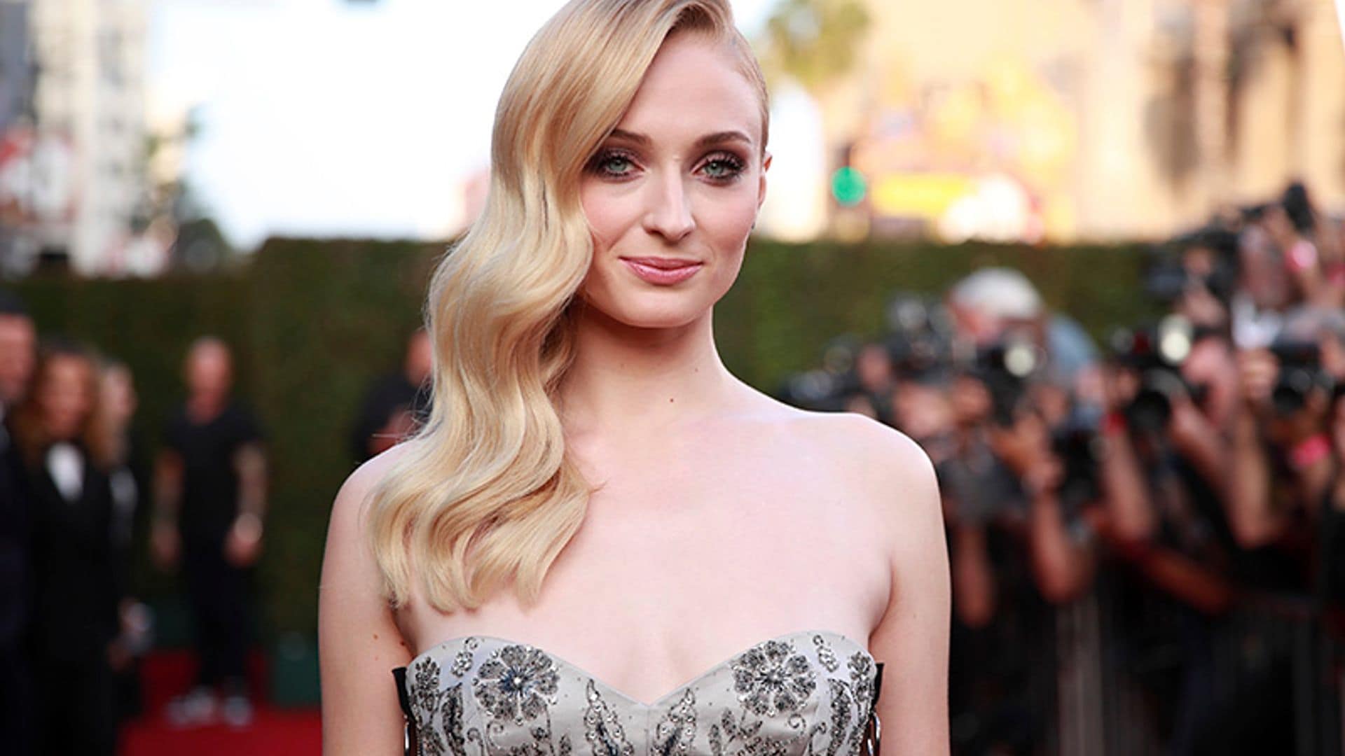 ¿Quieres salir a la calle sin maquillaje? Sophie Turner lo consigue así