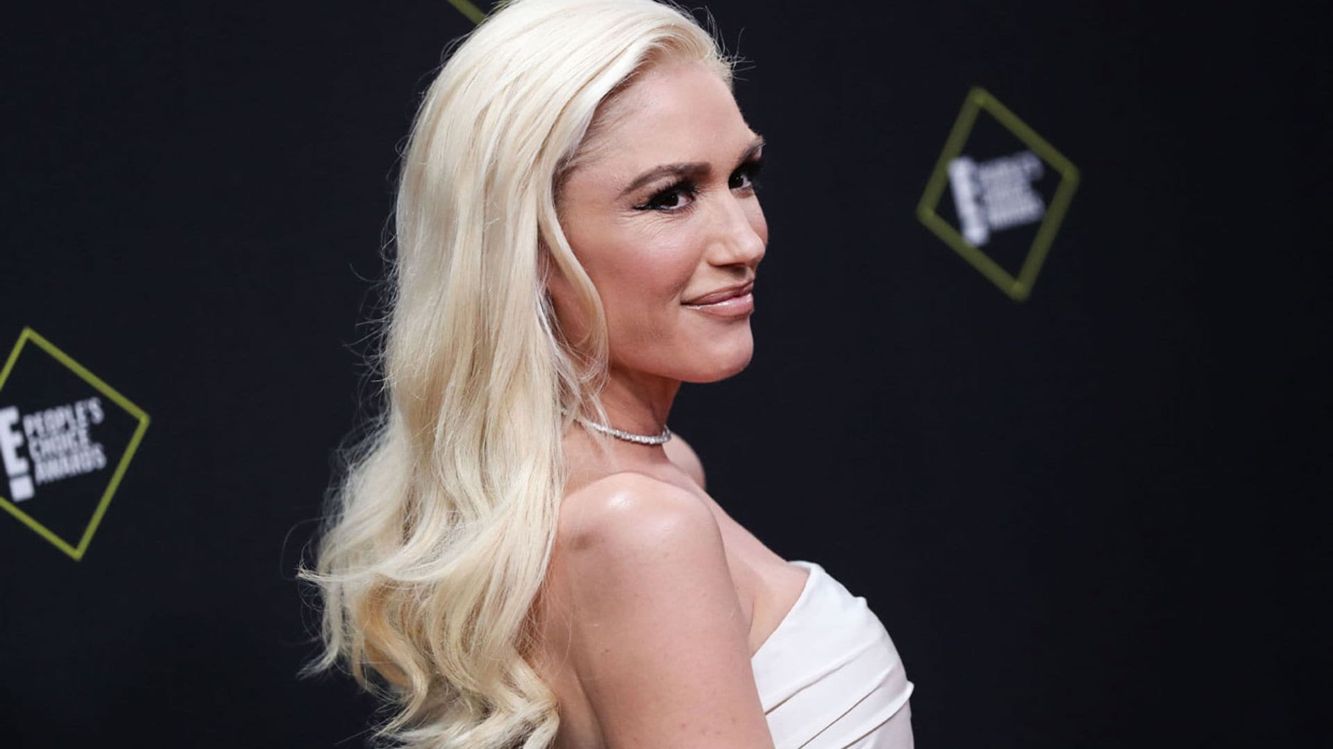 ¡Vaya cambio! Gwen Stefani deja sin palabras a sus seguidores con su look