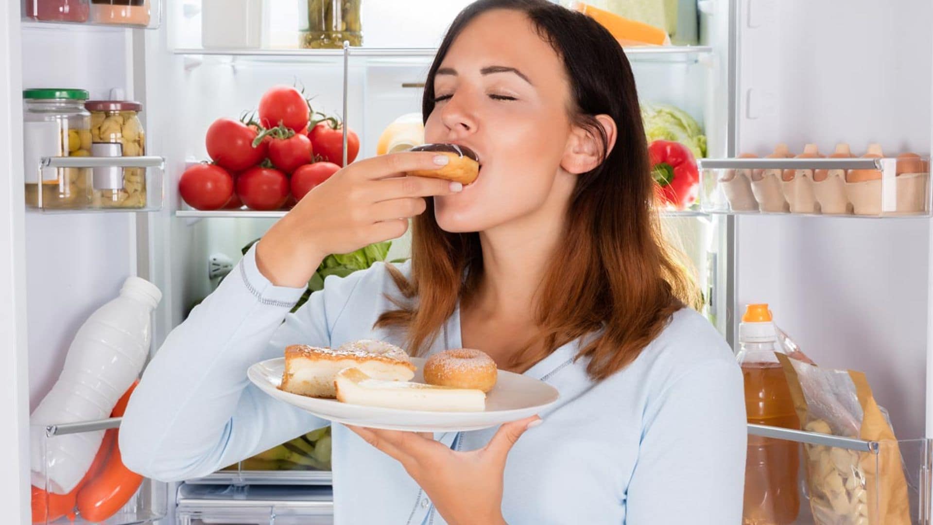 mujer comiendo