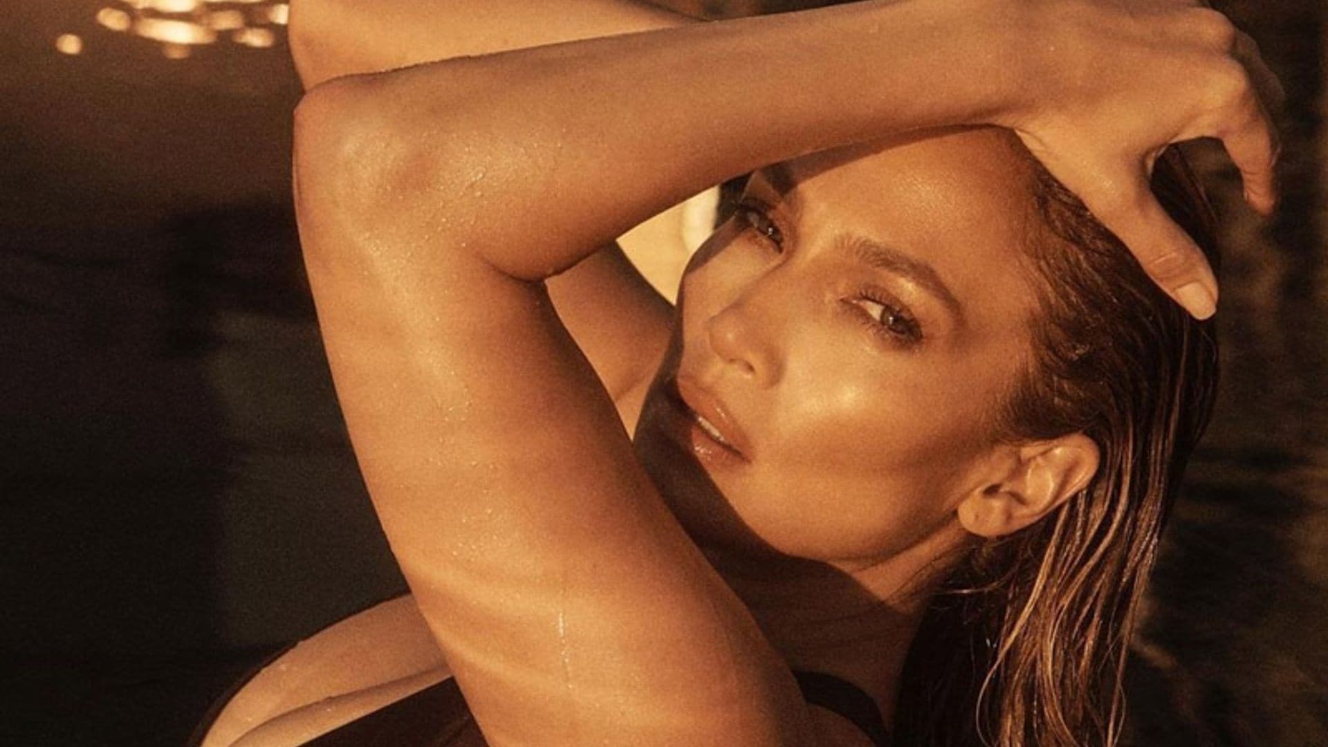 ¡Por fin! Jennifer Lopez revela el secreto de su piel luminosa