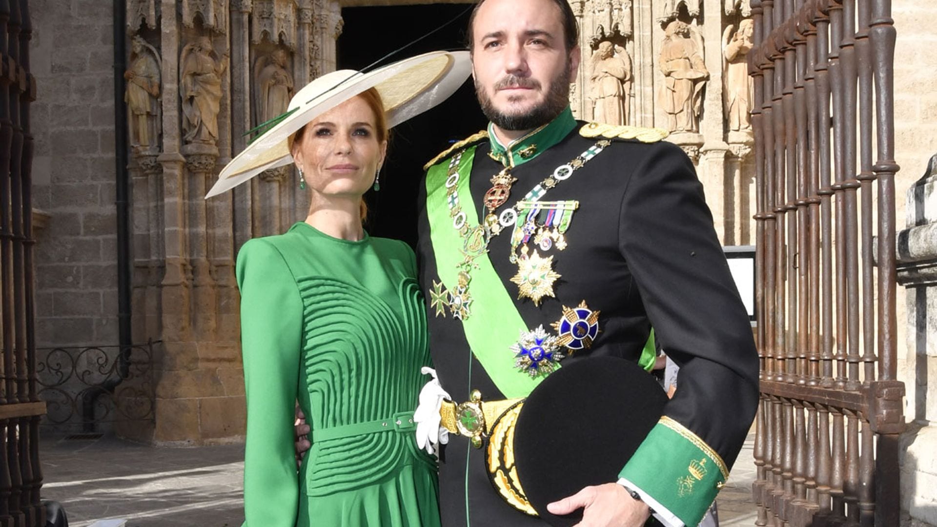 Olivia de Borbón, una elegante madrina con vestido esmeralda y joyas 'vintage'