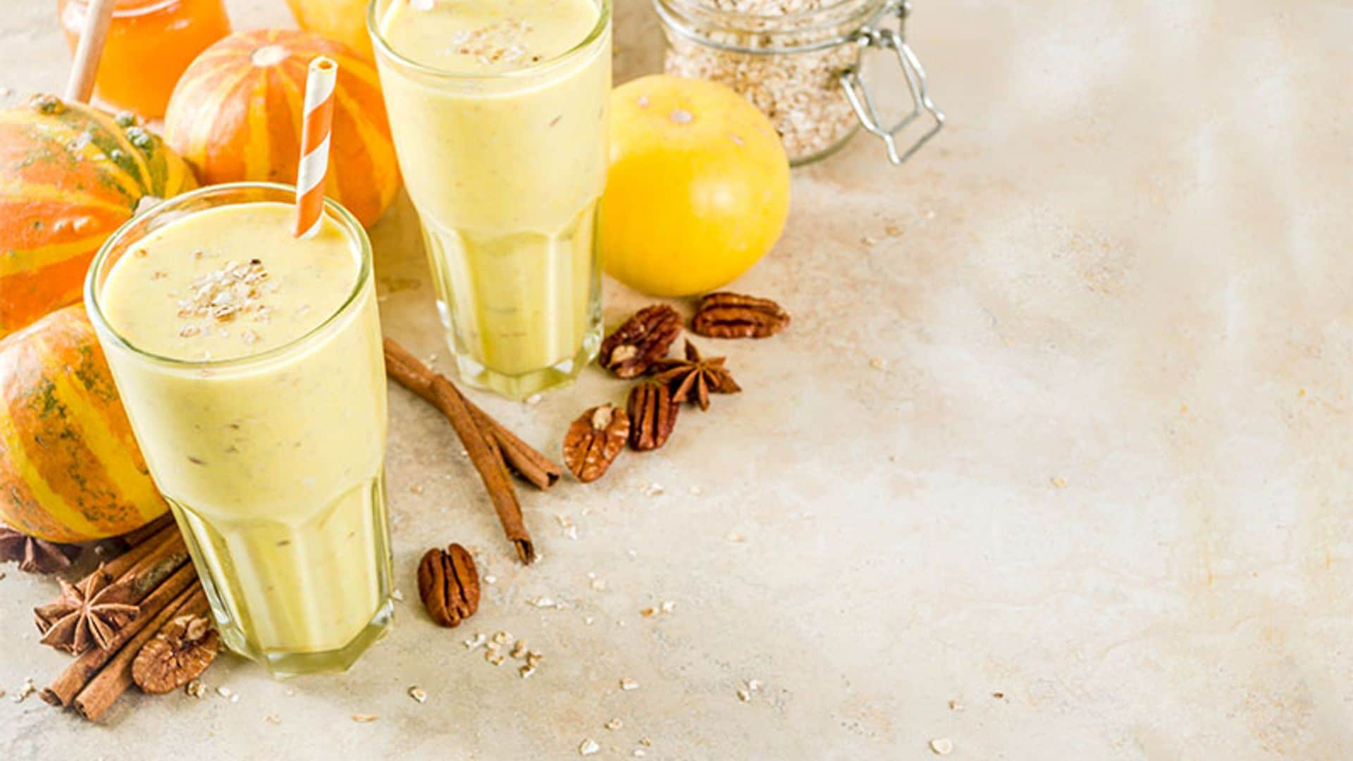 Smoothie de calabaza, naranja, nueces pecanas, miel, avena, canela y anís