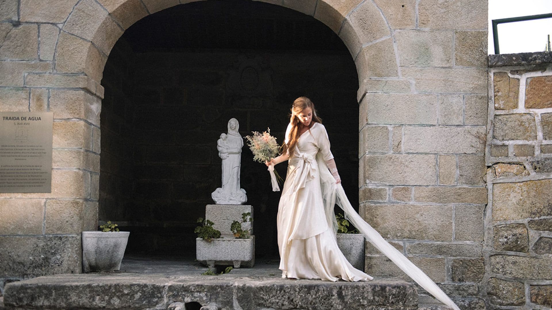 Sencillo, pero inolvidable: así es el vestido de novia con el que Rocío enamoró en redes