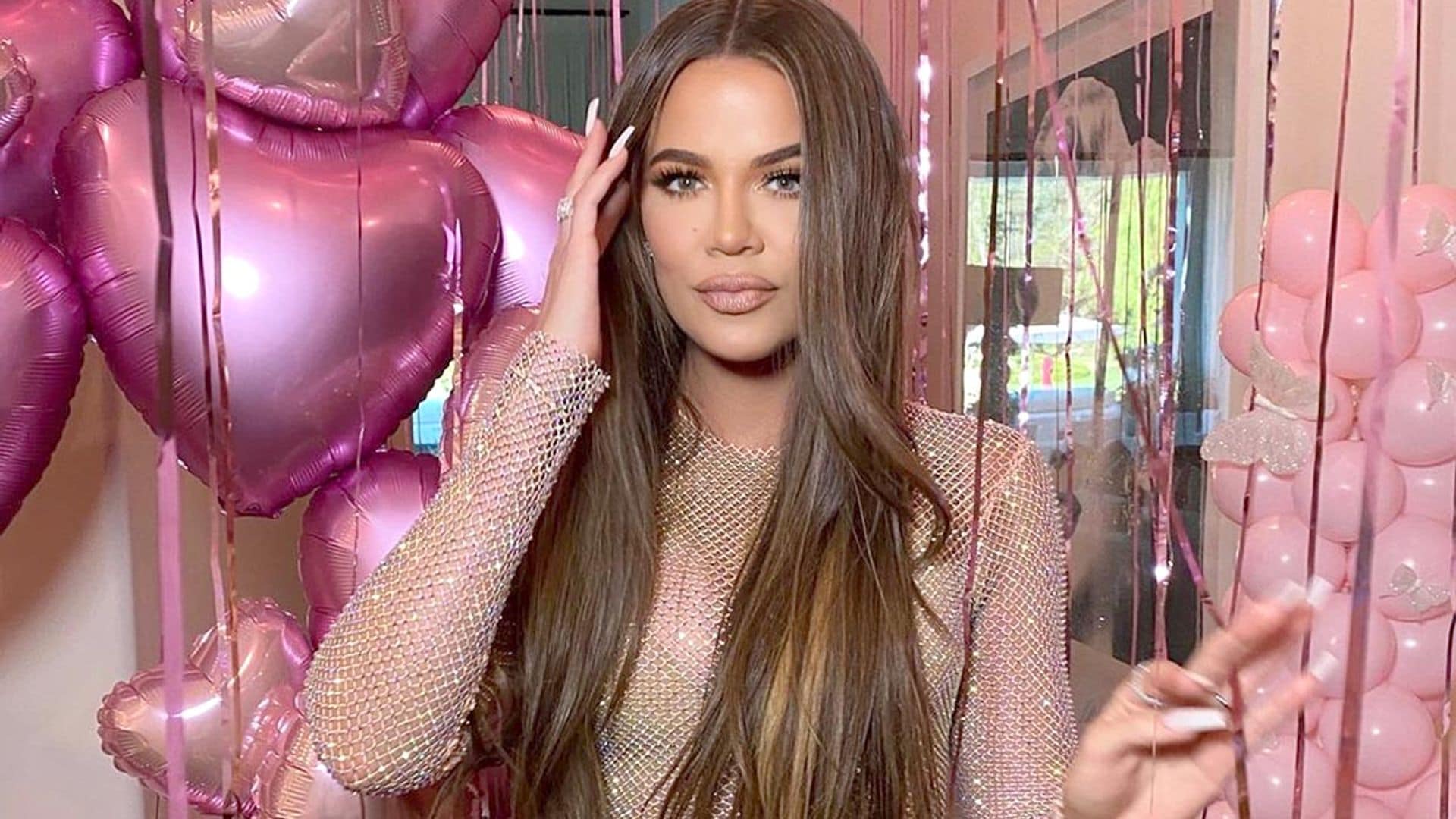 ¿Vestido o joya? Los secretos del lookazo que convirtió a Khloé Kardashian en diva del pop