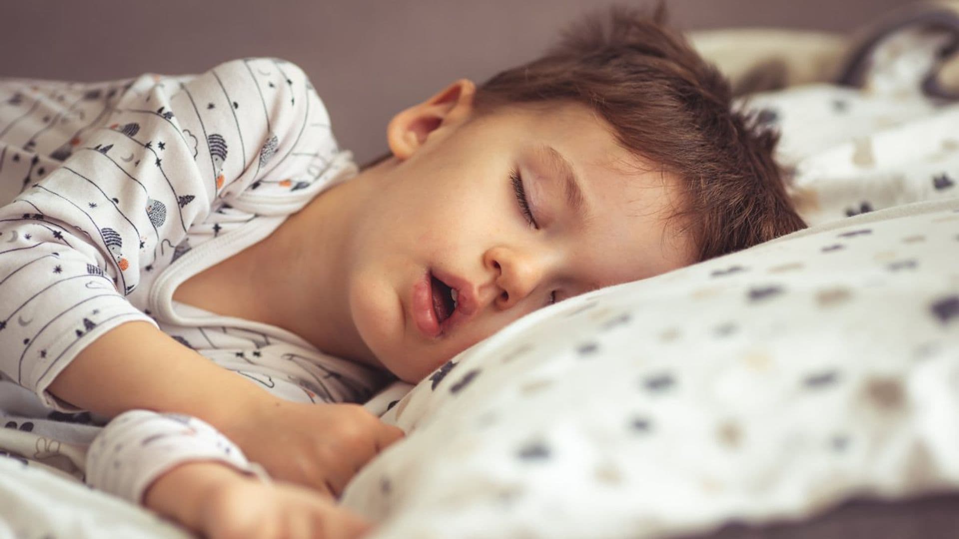 Si tu hijo ronca, puede estar sufriendo apnea del sueño infantil