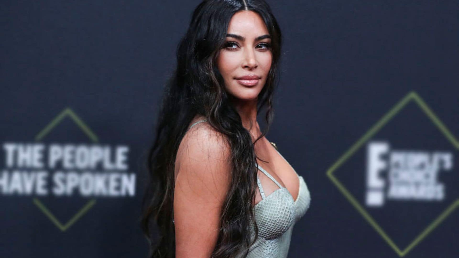 ¿Qué maquillaje te llevarías a una isla desierta? Kim Kardashian responde