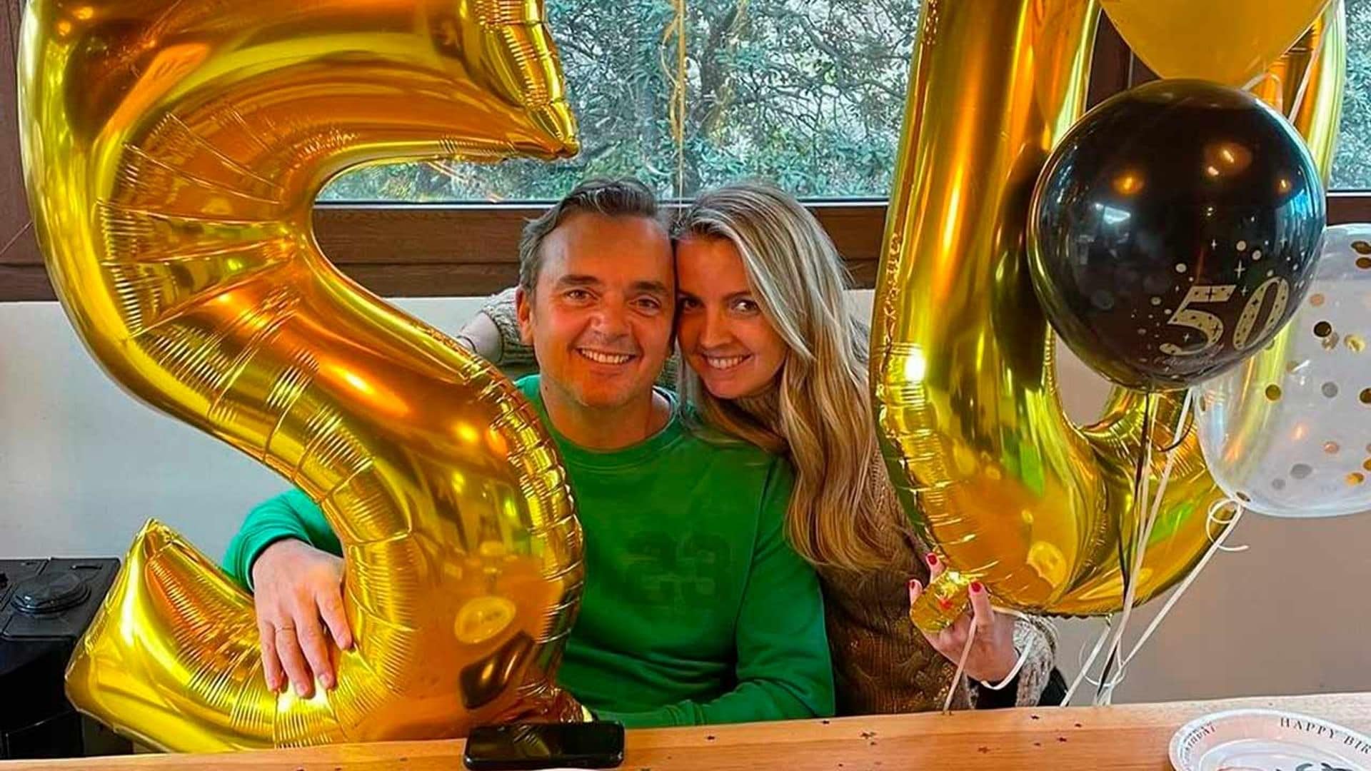 Antonio Morales, hijo de Rocío Dúrcal, cumple 50 años y lo celebra en familia con regalos personalizados