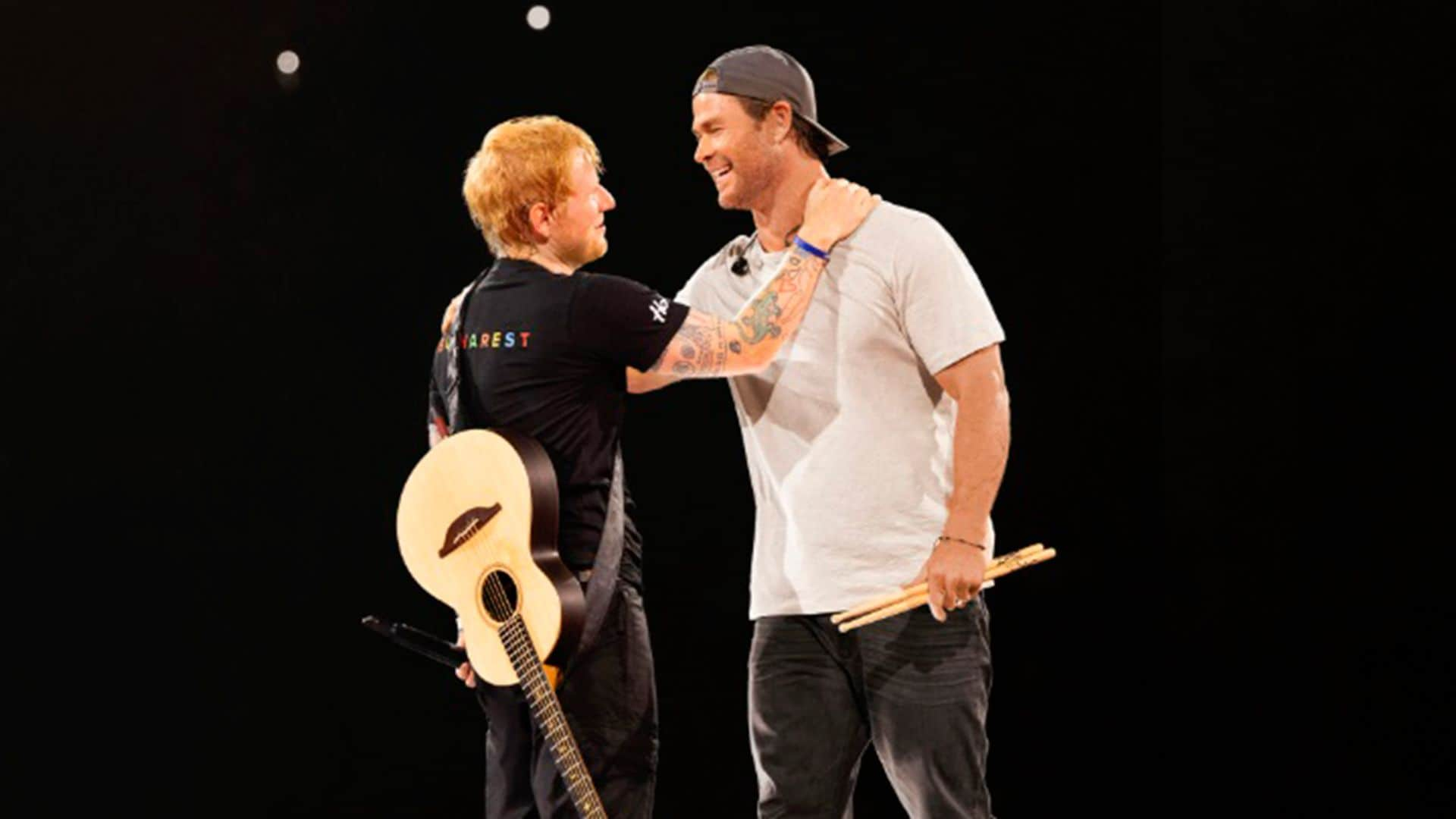 El momentazo de Chris Hemsworth como baterista de Ed Sheeran en su último concierto