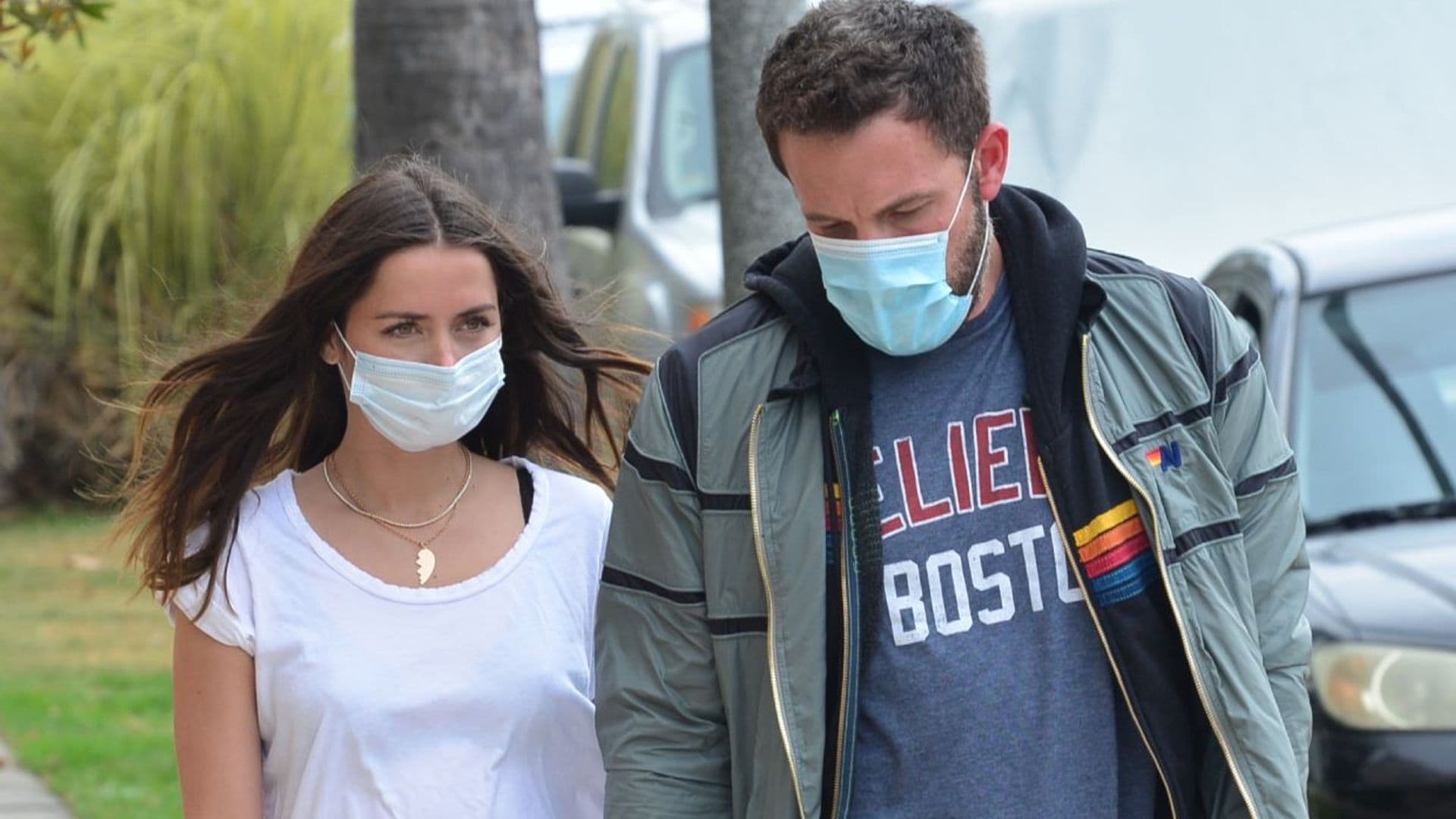 El divertido detalle oculto que Ben Affleck ha mostrado en un romántico paseo con Ana de Armas