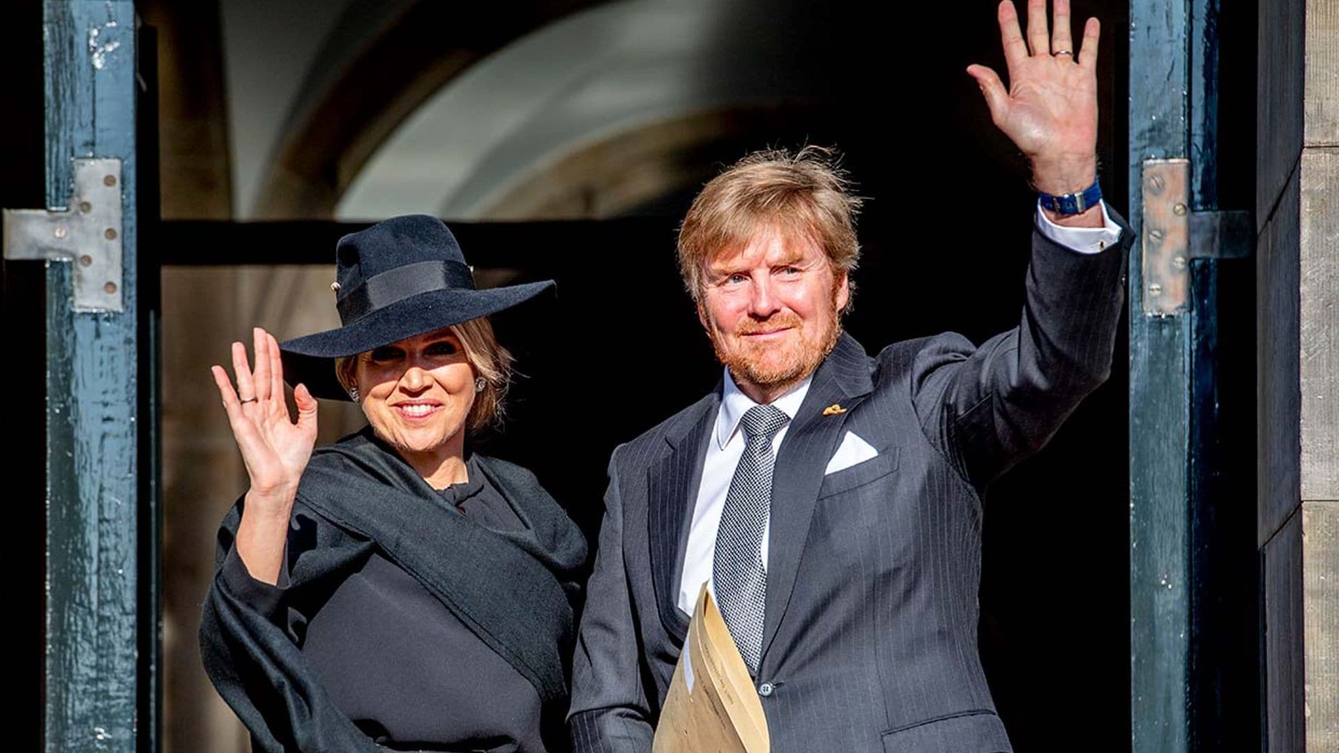 Los 'royals' salen de Palacio para celebrar la liberación de la Segunda Guerra Mundial