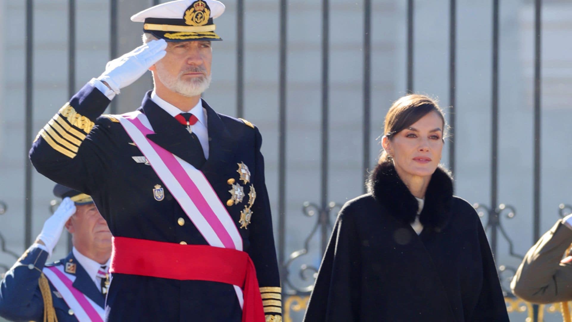 Así es el uniforme que luce Felipe VI en la Pascua Militar donde debuta la princesa Leonor