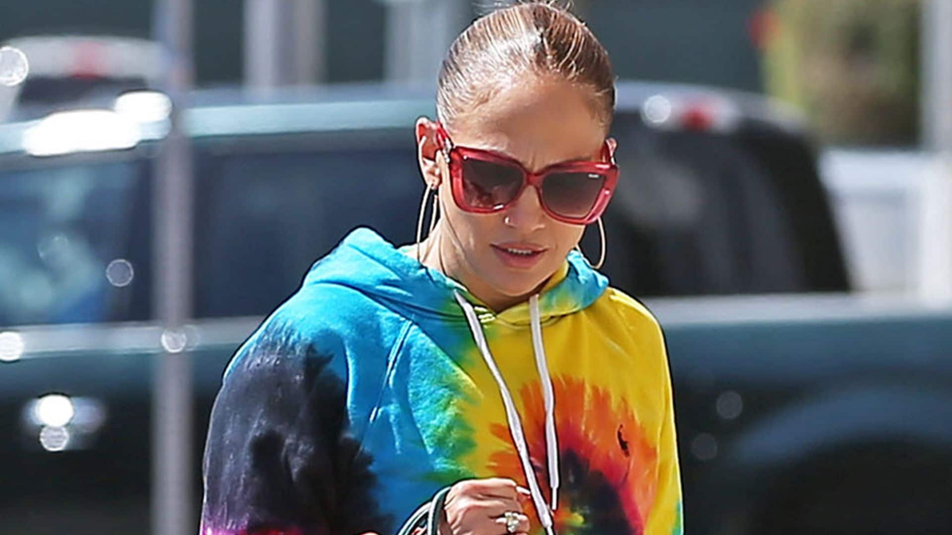 El cambio de estilo de Jennifer Lopez en su último look: ¿esconde este chándal un mensaje?