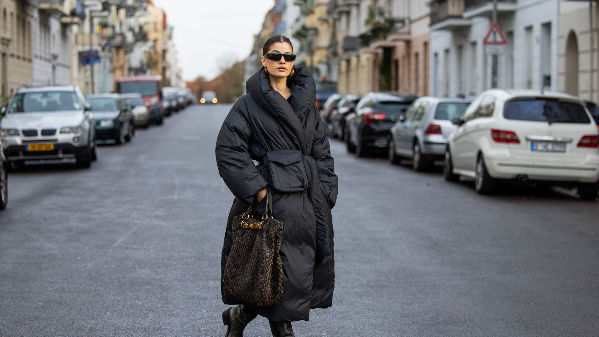 8 abrigos, chaquetas y plumíferos de tendencia que salvarán tus looks en los días de lluvia