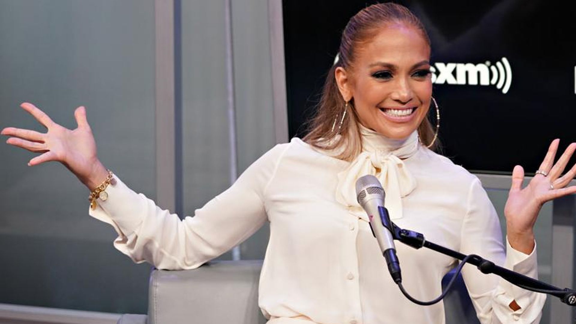 Jennifer Lopez y Carlos Vives podrían grabar un tema juntos próximamente