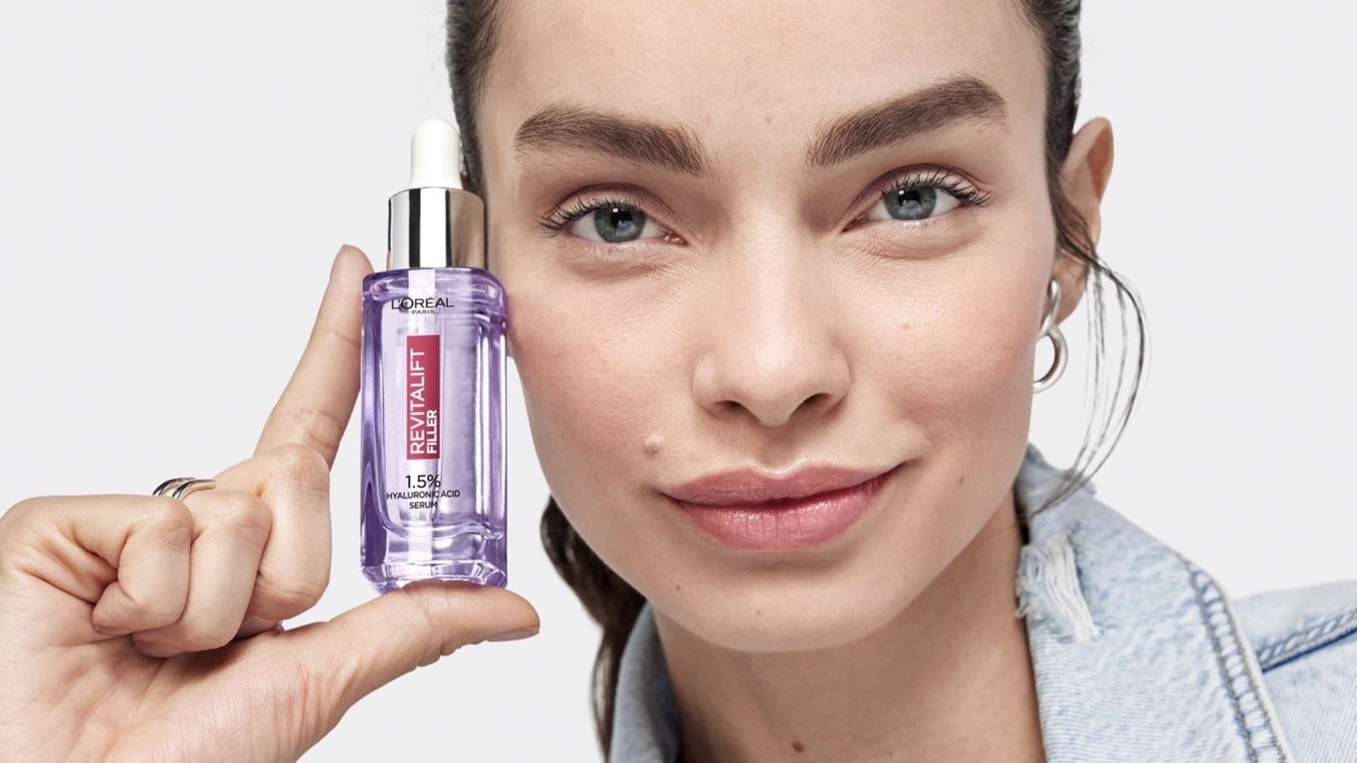 Rostro de mujer con sérum Filler de L'Oréal Paris