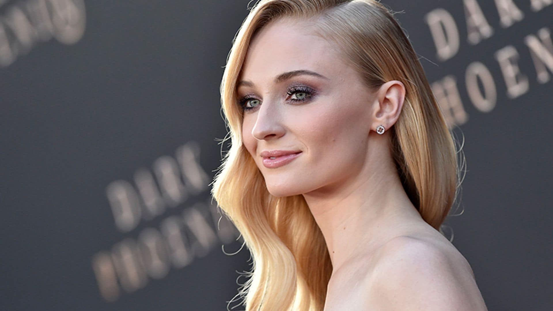 Por qué el último maquillaje de Sophie Turner favorece más que el 'smokey eye' en verano