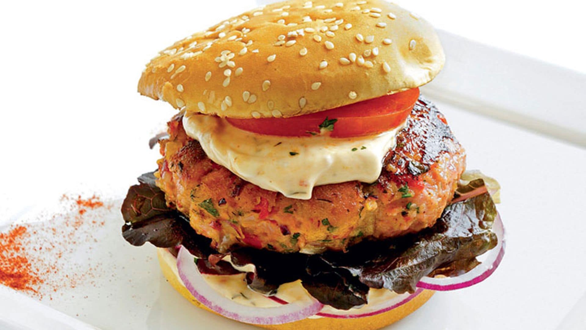 Hamburguesa de pollo con mayonesa de pimientos de piquillo