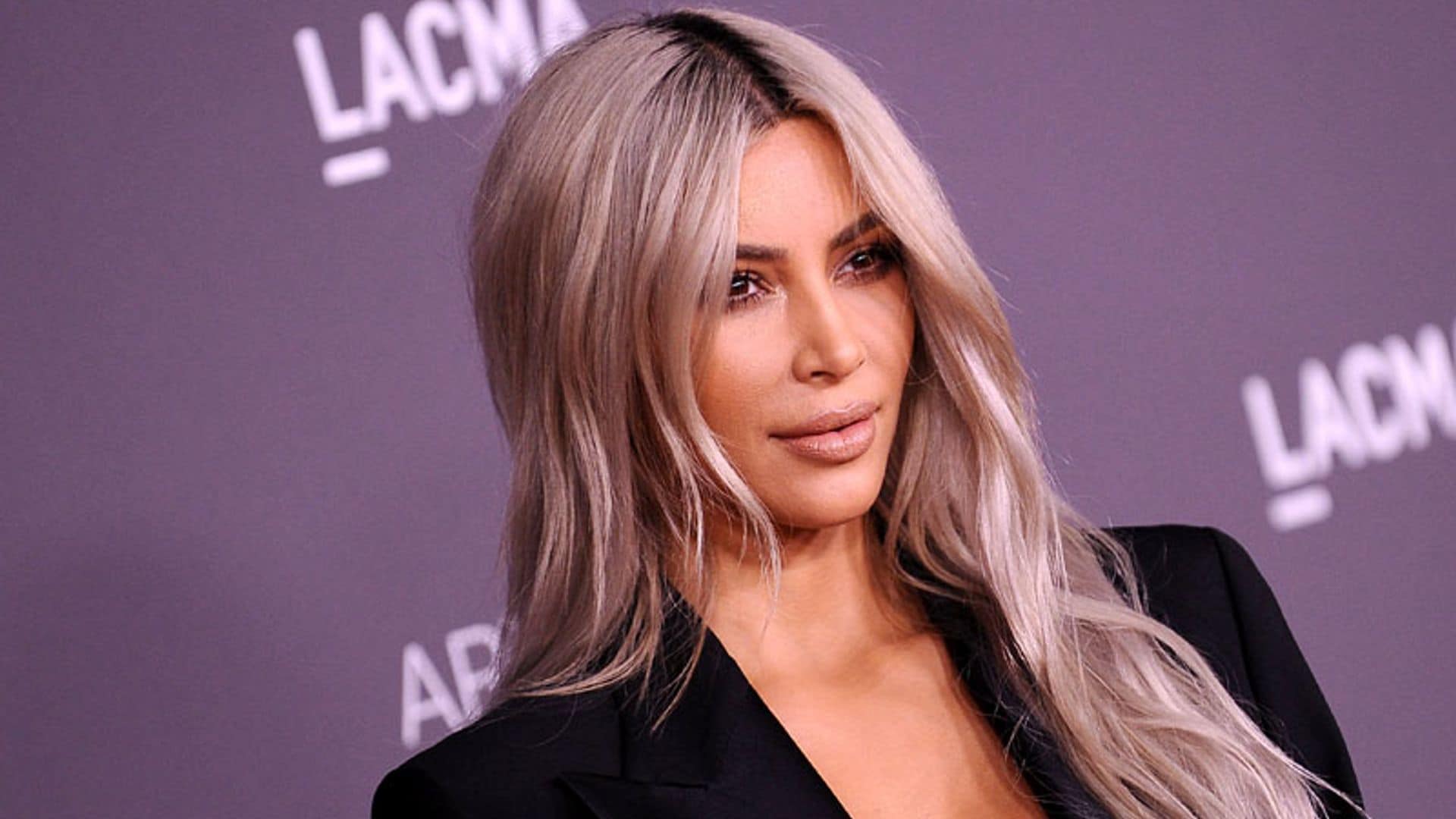 El cosmético con el que Kim Kardashian evita que se cuartee la barra de labios