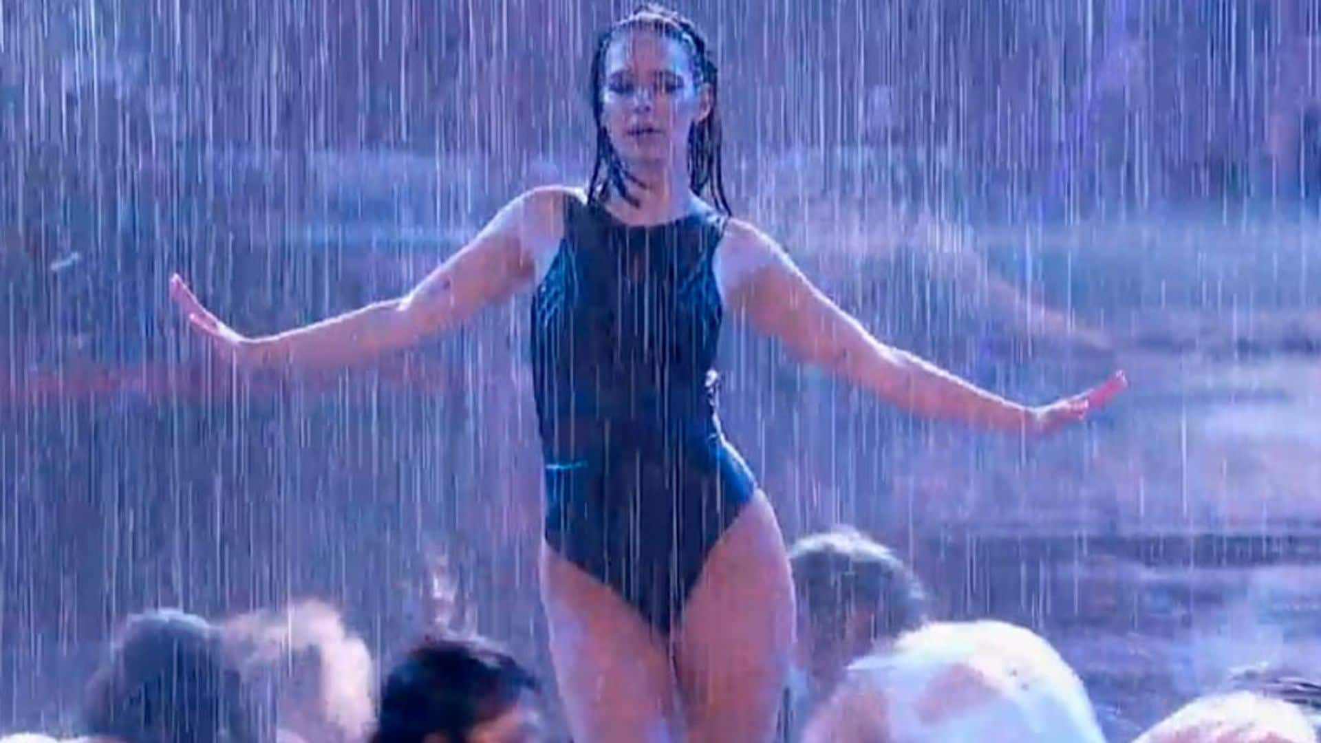 El baile bajo la lluvia de Laura Escanes a lo Rihanna causa furor en la segunda gala de 'El Desafío'