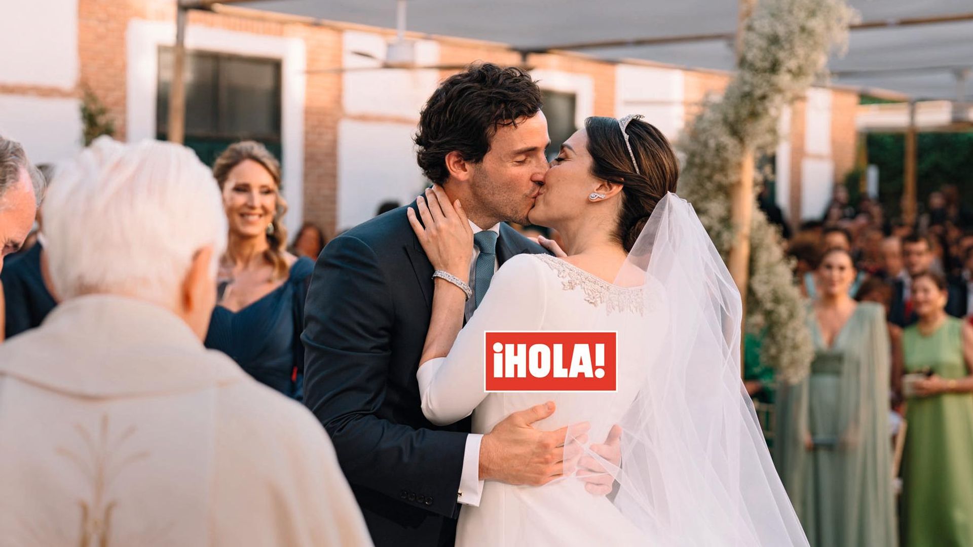 El primer beso de Tamara e Íñigo como marido y mujer