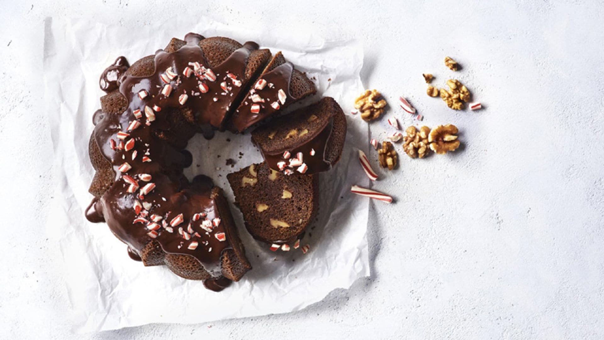 'Bundt cake' de nueces, chocolate y menta