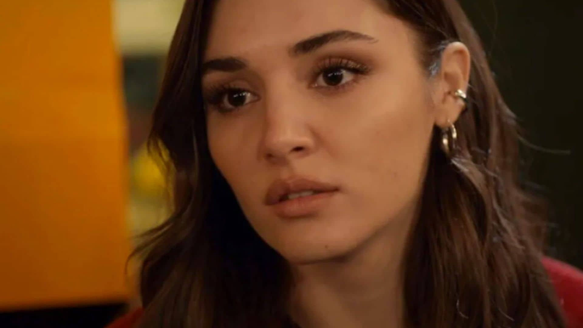 Hande Erçel quiere retirarse durante un tiempo tras el final de 'Love is in the air'