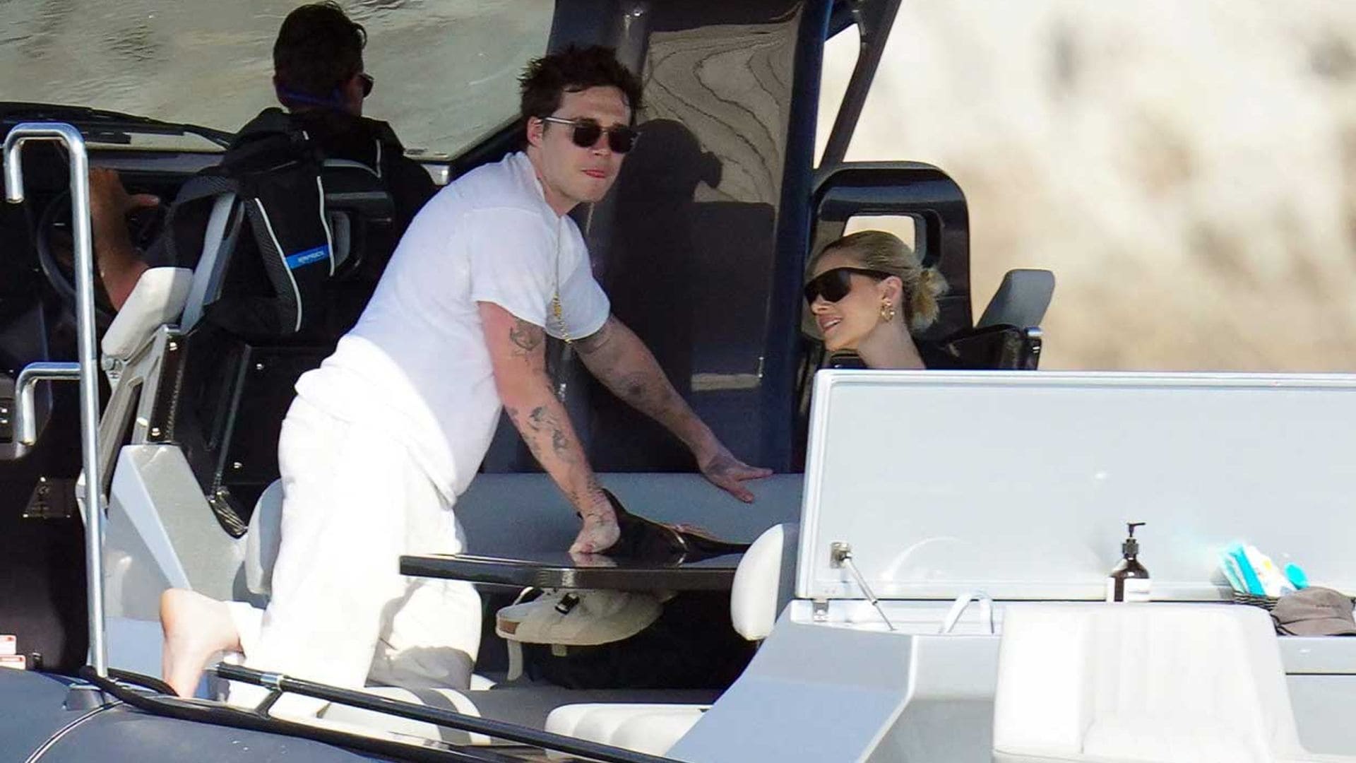 Las imágenes más espectaculares de Brooklyn Beckham y Nicola Peltz disfrutando en yate su luna de miel