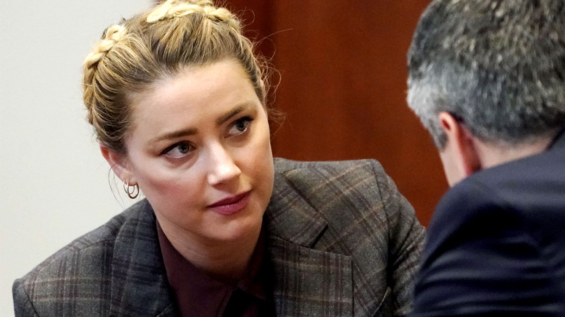 Amber Heard cambia su equipo de relaciones públicas antes de declarar en el juicio que la enfrenta a Johnny Depp