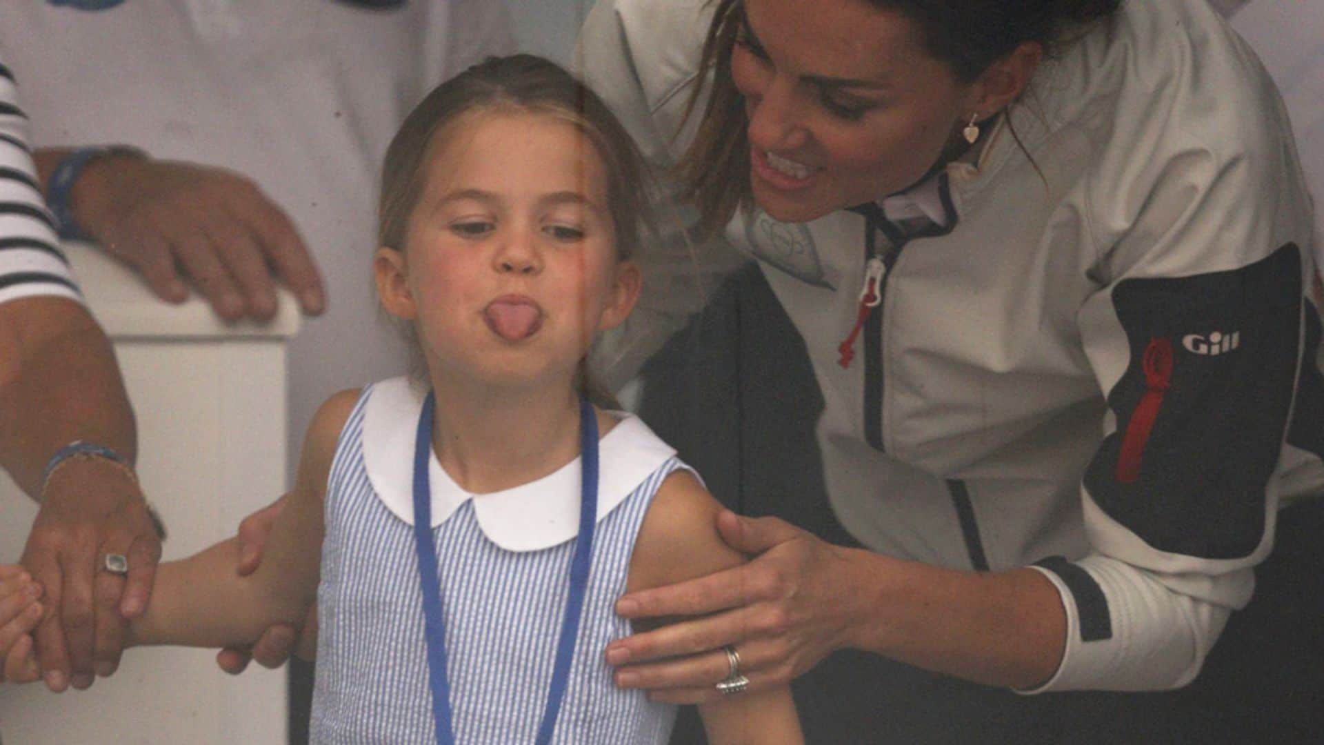 princesa charlotte muestra lengua kate middleton copa rey getty