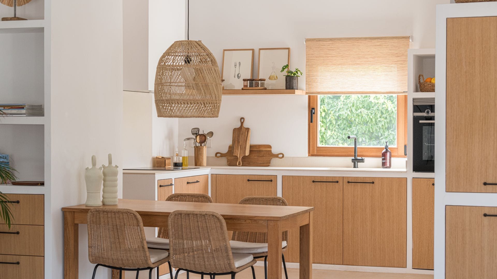 Cocina moderna con muebles de obra