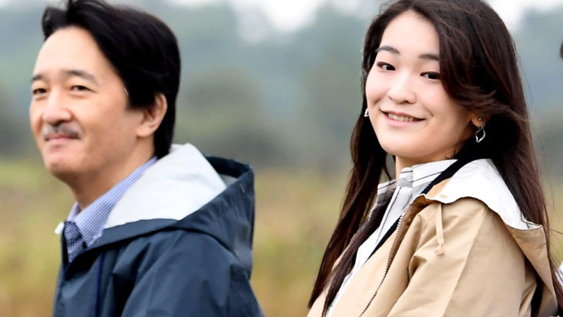 Mako de Japón, compenetradas vacaciones con su padre antes del primer paso para su boda