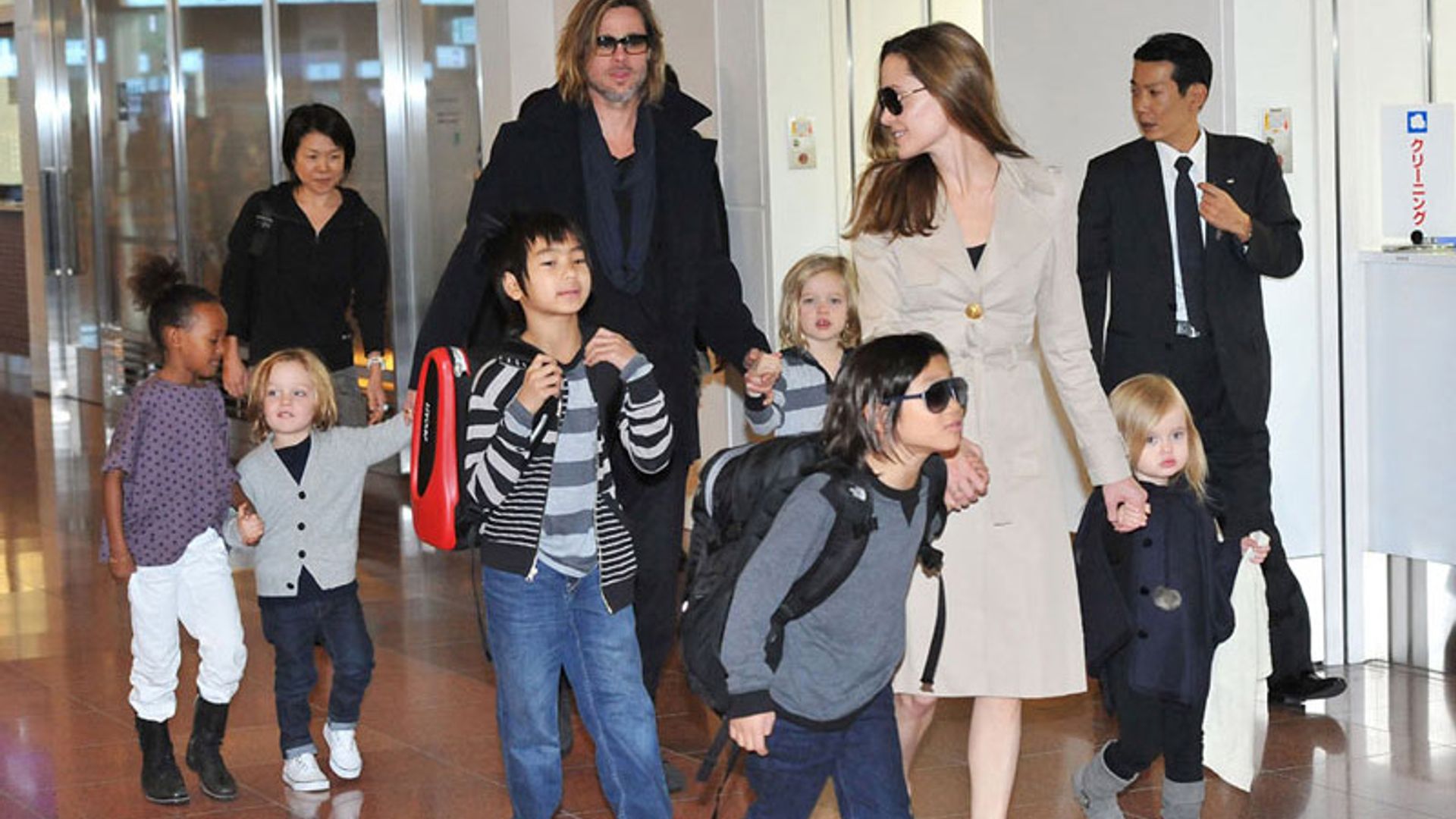 Brad Pitt pide a Angelina Jolie la custodia compartida de sus seis hijos