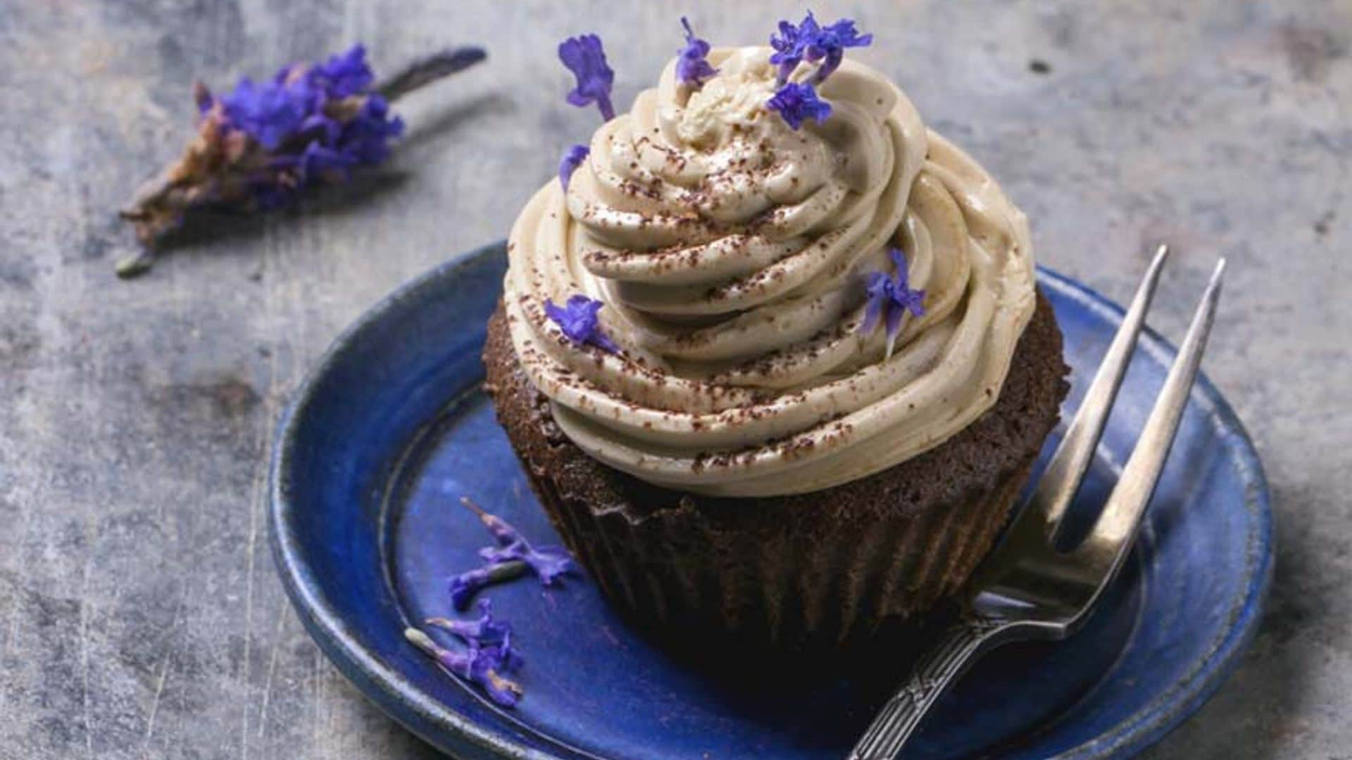 'Cupcakes' de chocolate con 'buttercream' de café