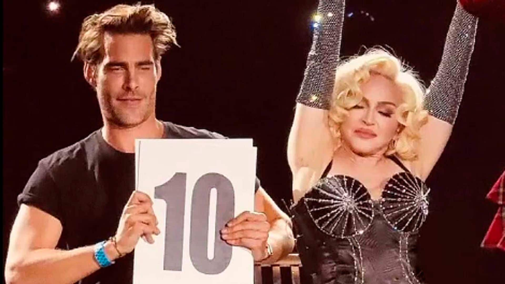 Primero Úrsula Corberó y ahora... ¡Jon Kortajarena! Las imágenes del modelo con Madonna en el escenario