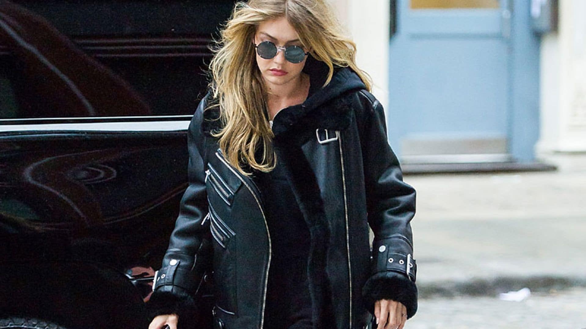 Este look de Gigi Hadid está en Zara y cuesta 10 veces menos