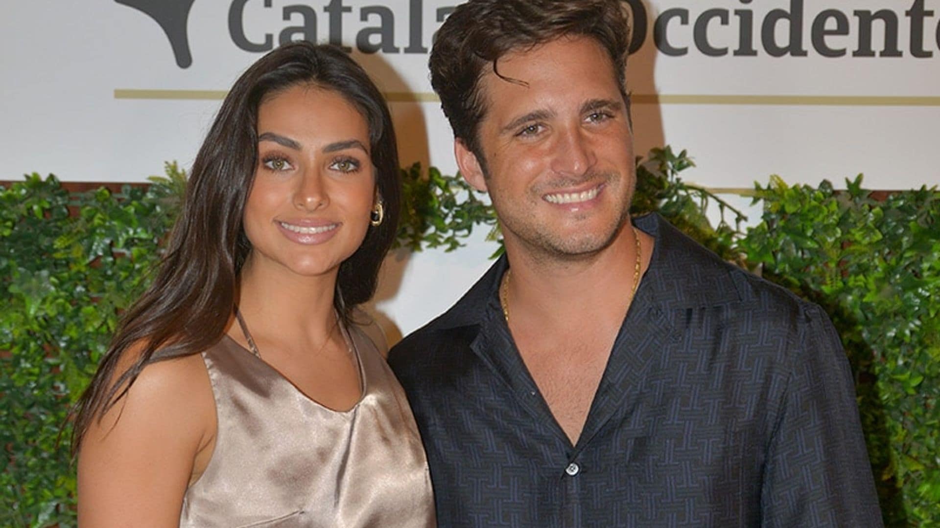 Diego Boneta y Renata Notni pasean su amor por Francia