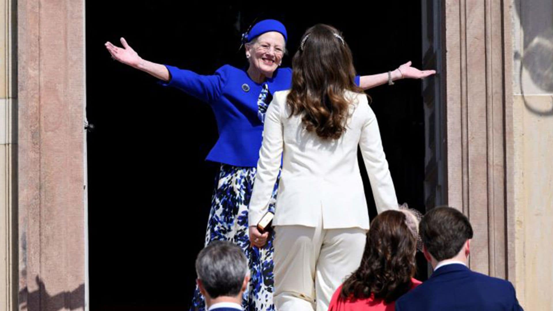 El efusivo encuentro, lleno de cariño, entre Isabella de Dinamarca y su abuela, la reina Margarita