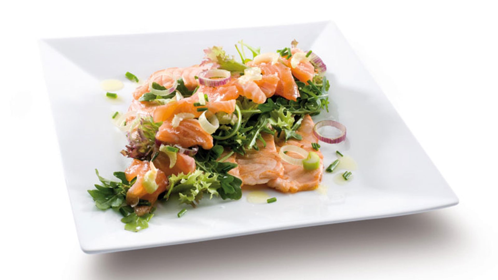 Ensalada con dos salmones frescos