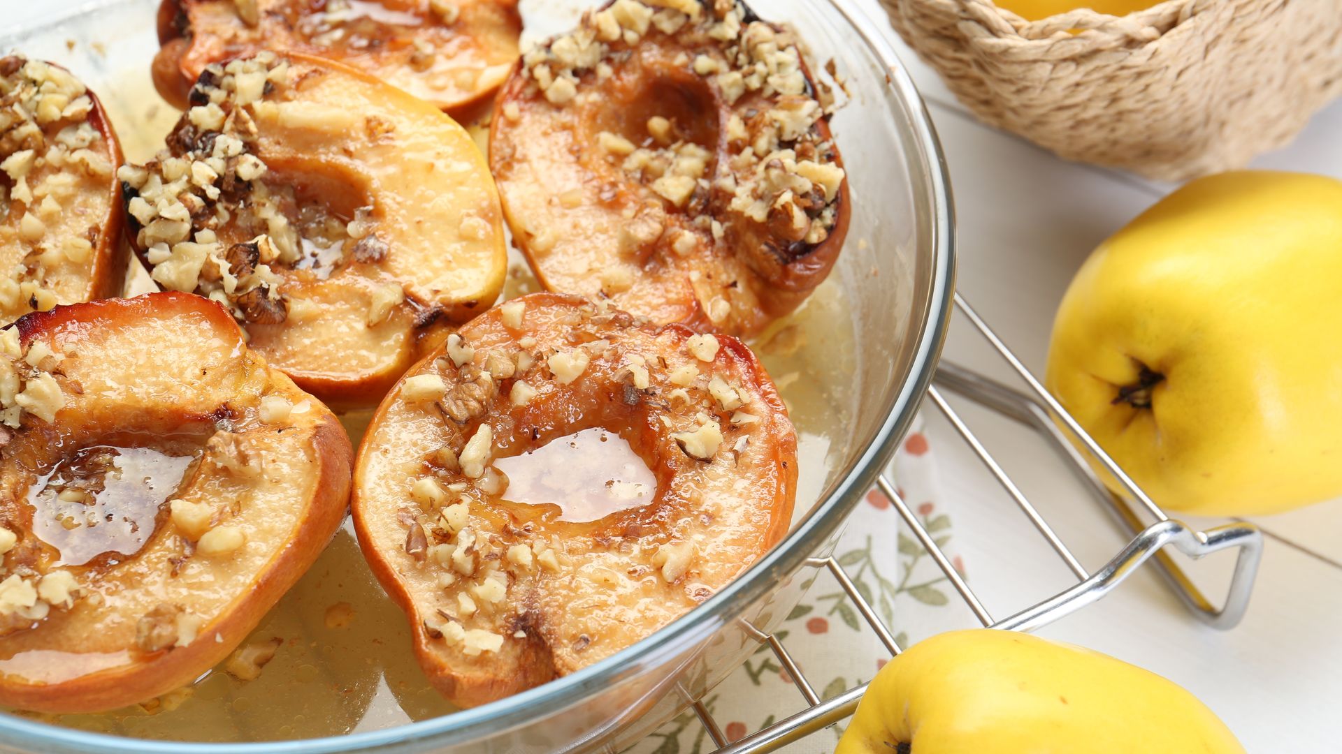 Membrillos asados al horno: placer goloso de temporada