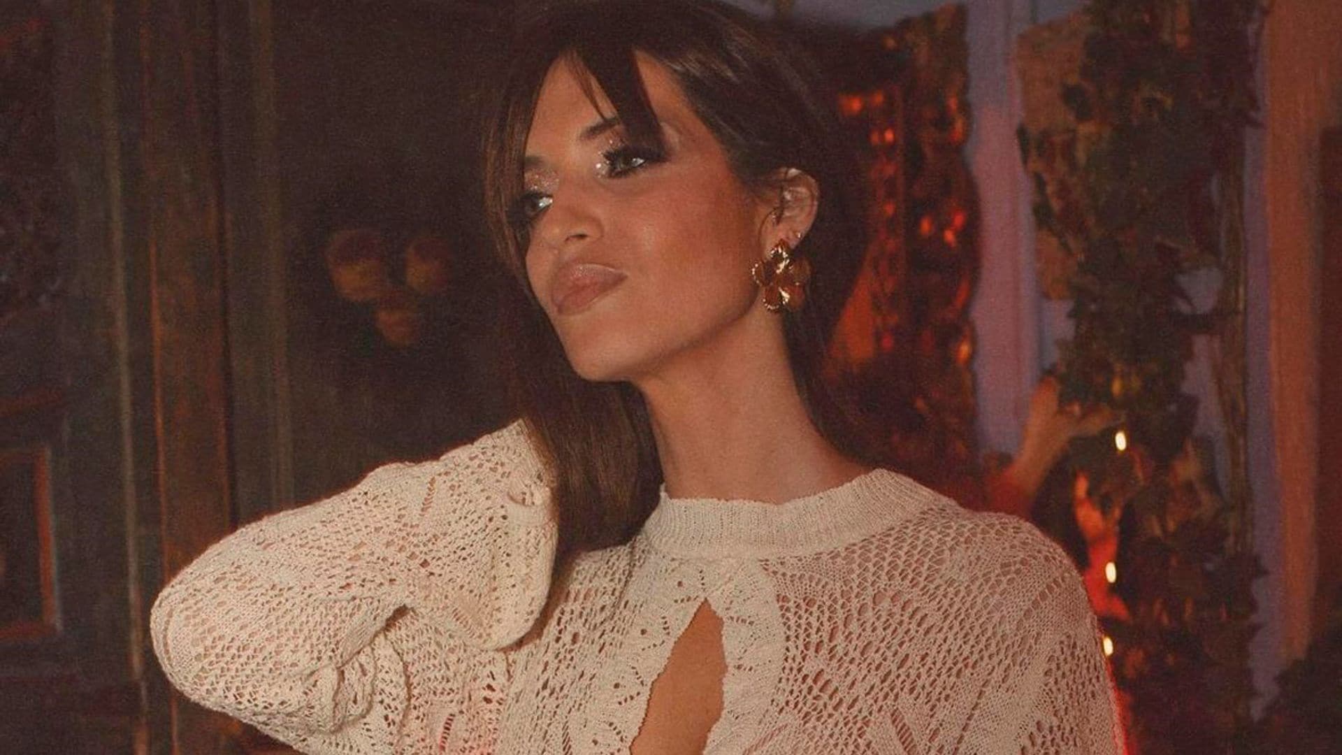 Sara Carbonero brilla con un vestido de 'crochet' bohemio en la megafiesta de su 40 cumpleaños