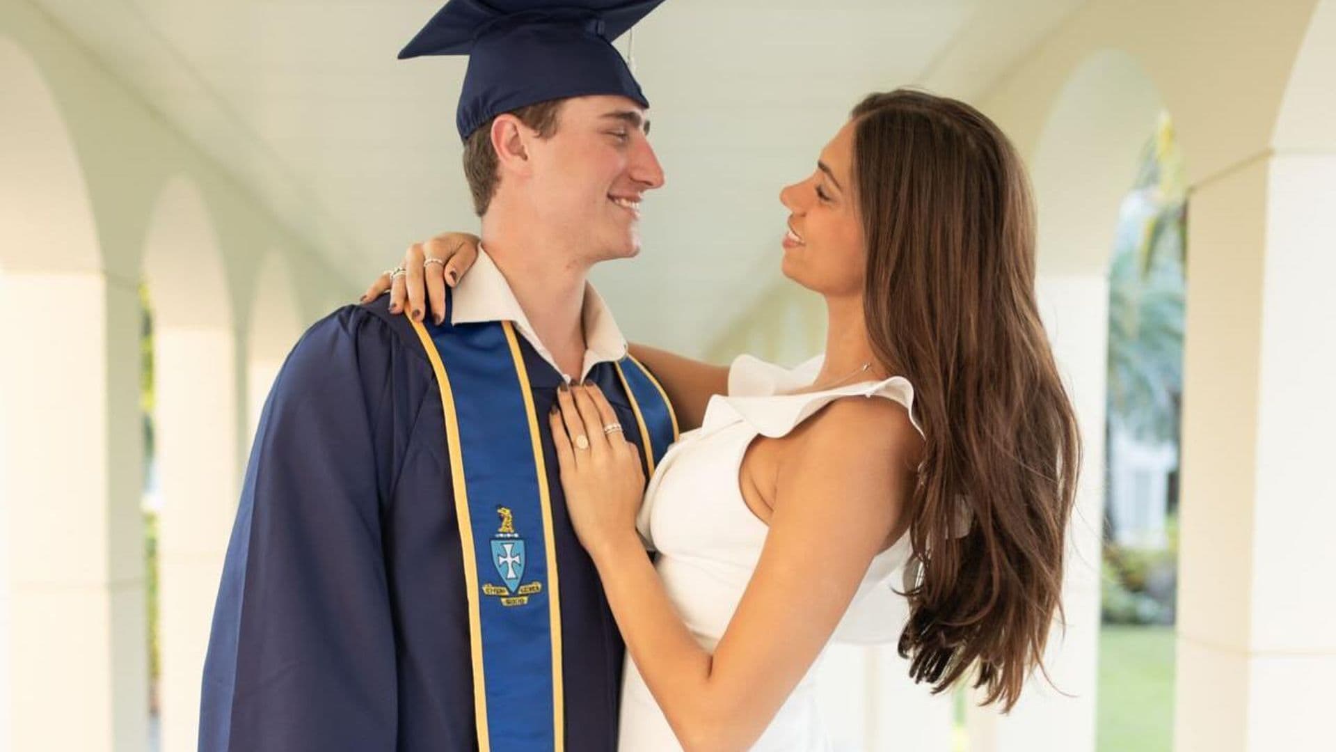 Orgullosa y enamorada, Lina Luaces celebra la graduación de su novio Sean Salazar
