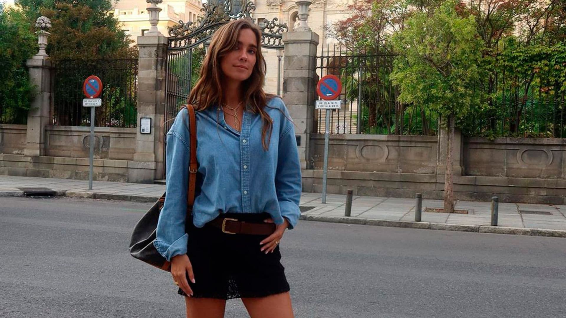 María Pombo se despide de las botas 'cowboy' y acierta con las bailarinas parisinas de 1.000 euros