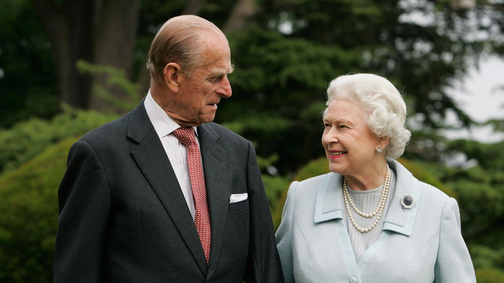 La Reina Isabel II y el Príncipe Felipe celebran 70 años de haberse comprometido