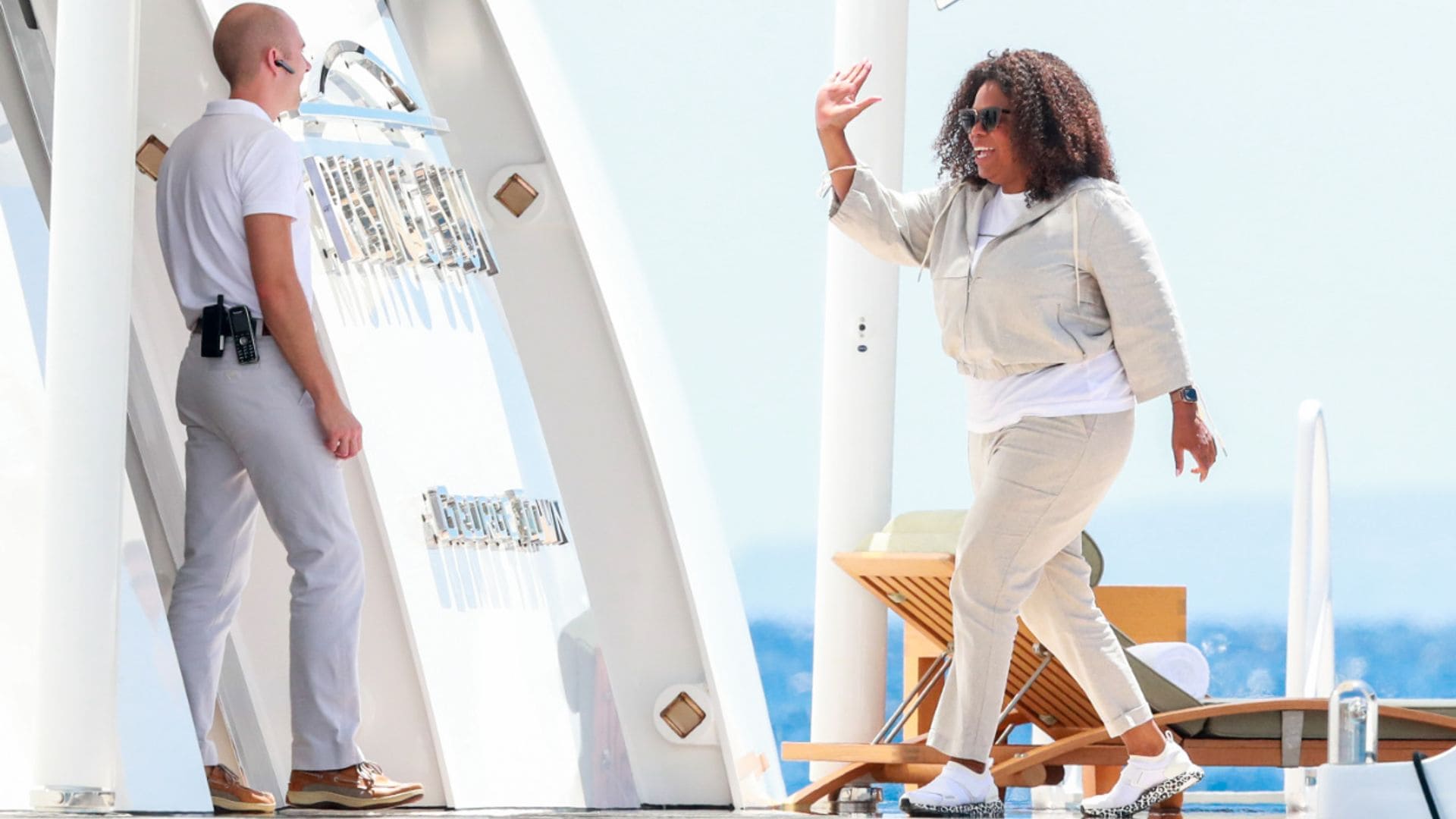 Oprah Winfrey se adelanta al verano en Mallorca: lectura y navegación en un impresionante yate