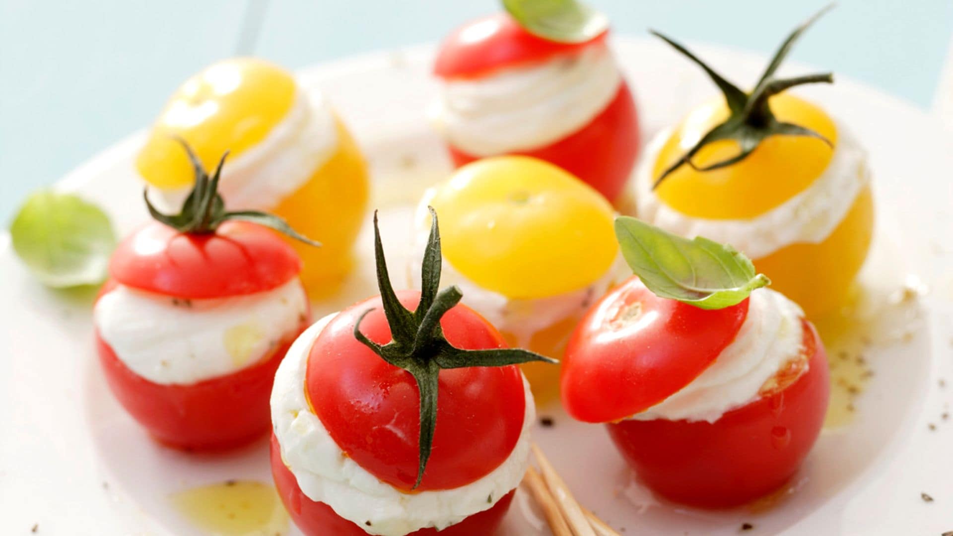 ¡Facilísimos y muy resultones! 9 ideas para preparar tomatitos rellenos