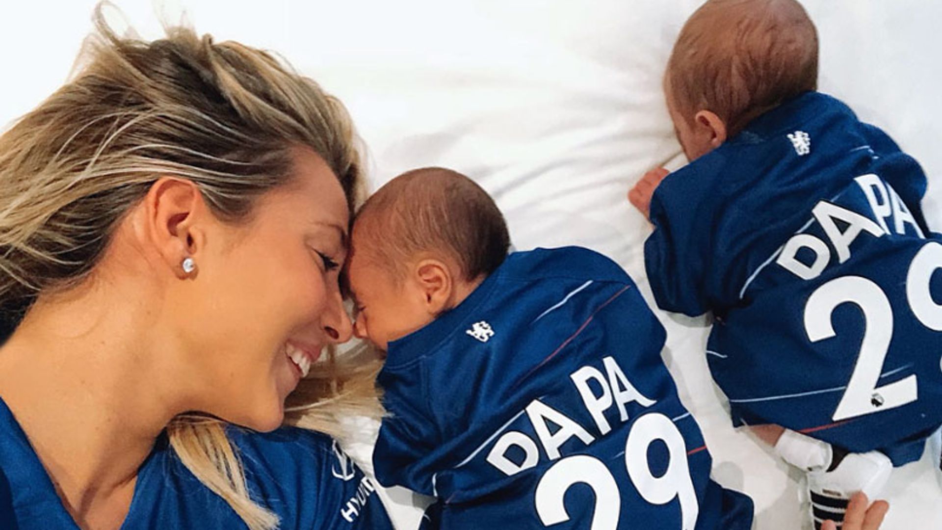 Álvaro Morata y Alice Campello celebran el primer mes de vida de sus mellizos compartiendo sus vídeos más emotivos