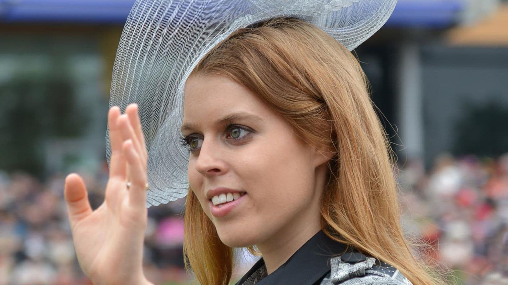 El tradicional anillo de boda de Beatriz de York y la elección de su primera tiara